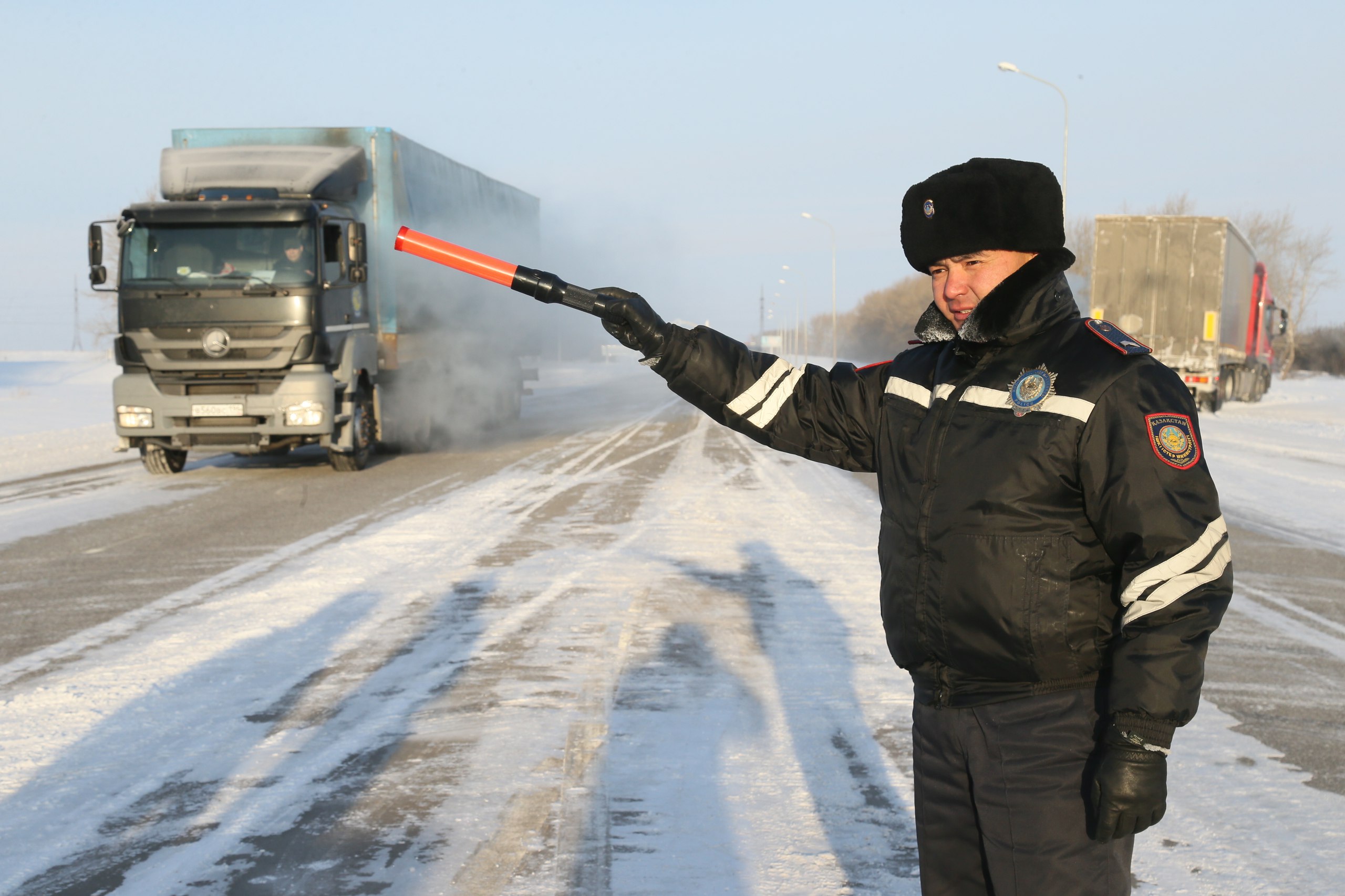 Автомобильную трассу закрыли в Алматинской области