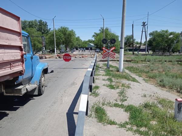 Переезд в Байсерке закроют на 12 часов: водителей Алматинской области предупредили об ограничениях