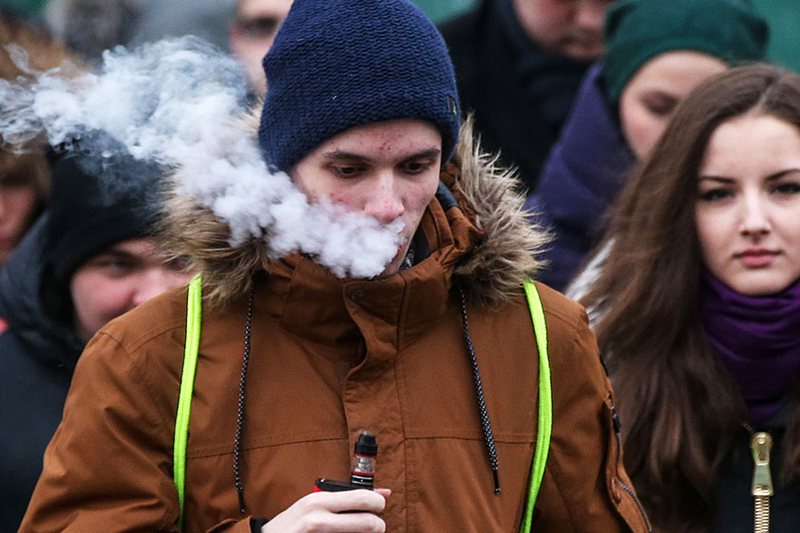 Штраф 42 тысячи: перечень запрещенных для курения мест расширили в РК