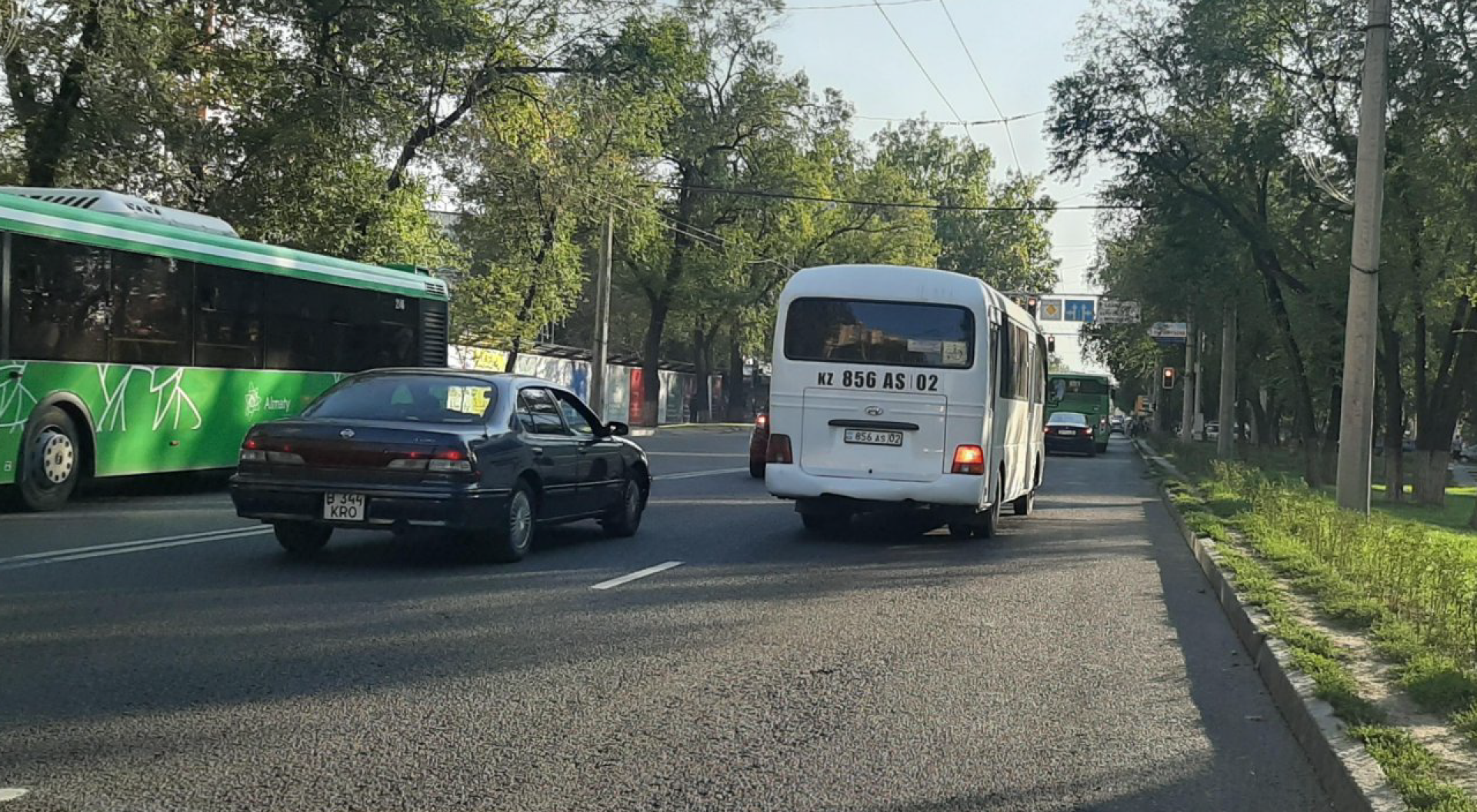 Улицу Жандосова на выезде из Алматы расширят
