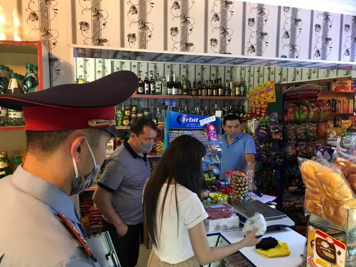 Нарушения карантина нашли на рынках, в магазинах и кафе Алматинской области