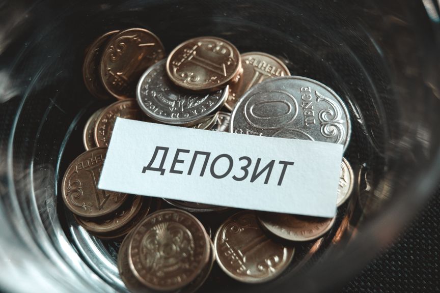Сколько денег хранят казахстанцы на депозитах