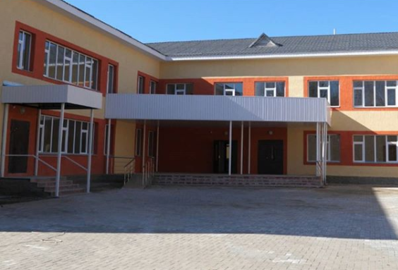 Две средних школы ремонтируют в Енбекшиказахском районе