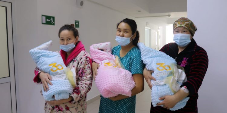 150 новорожденных появилось в День Независимости в Алматинской области