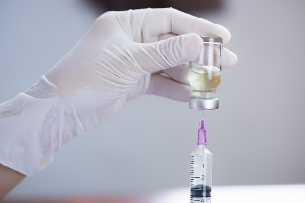 Массовая вакцинация казахстанским препаратом от COVID-19 начнется в марте
