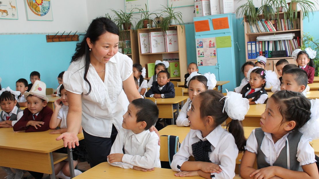 Казахстанским учителям повысят зарплату на 25%