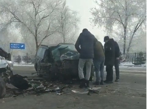 Водители двух авто оказались в реанимации после аварии в Каскелене