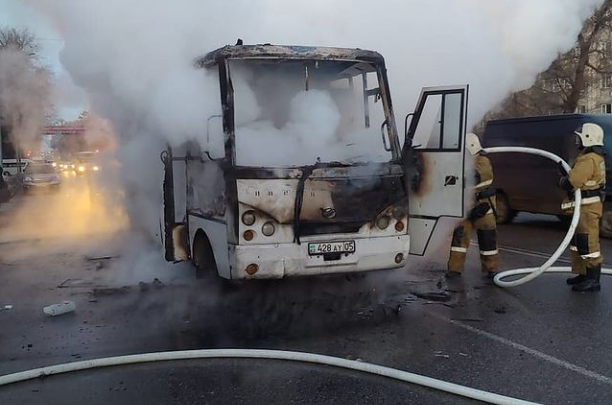 Рейсовый автобус сгорел в Талдыкоргане