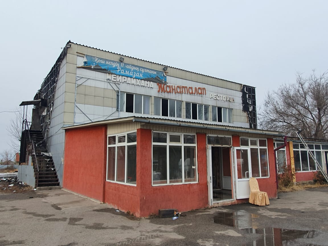 Ресторан с пристройками горел в Енбекшиказахском районе