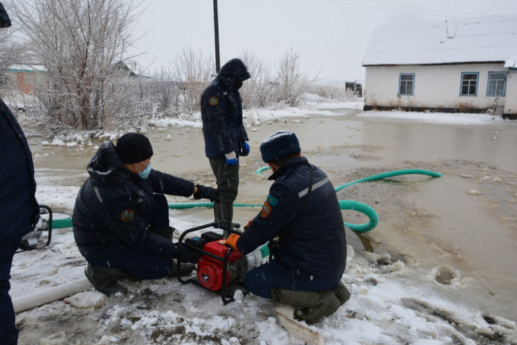 Из-за обильных осадков три поселка подтопило в Алматинской области