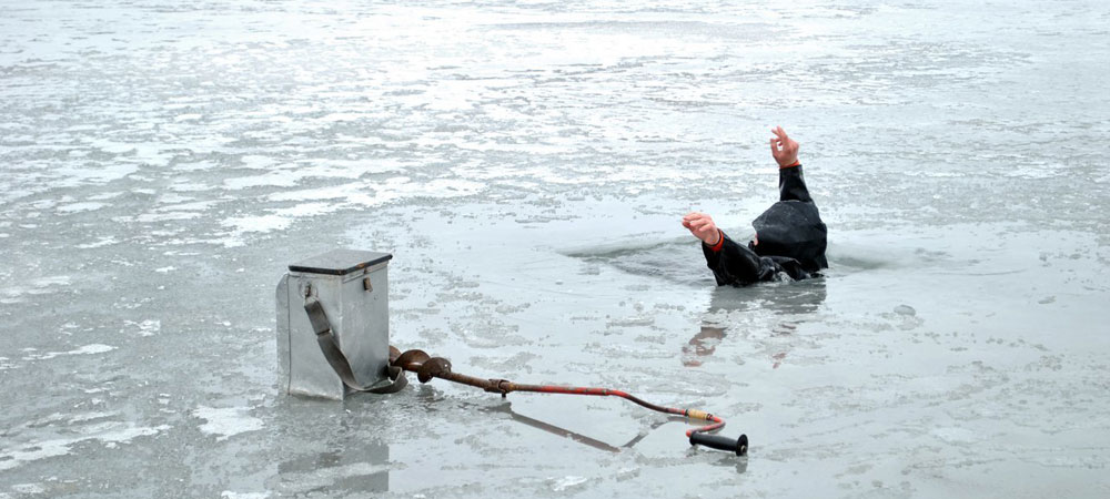 На Капшагае рыбак провалился под лед