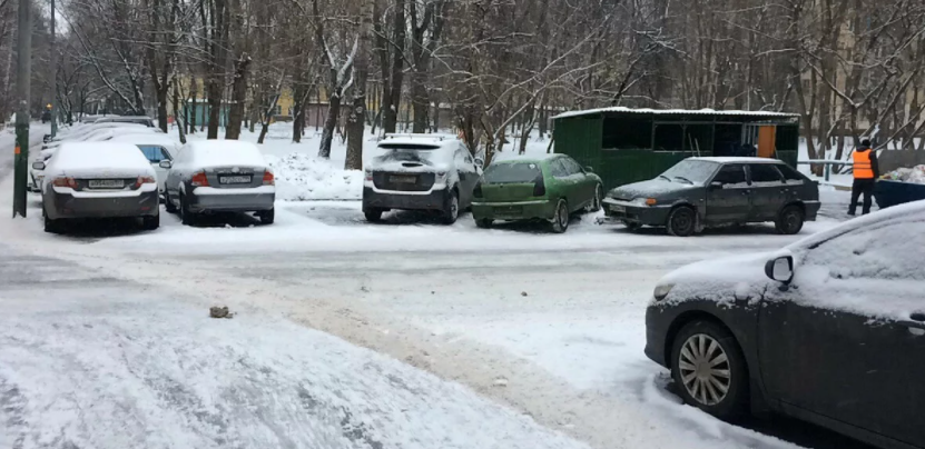 В Карасайском районе автовладельцев попросили не парковать транспорт на обочинах дорог