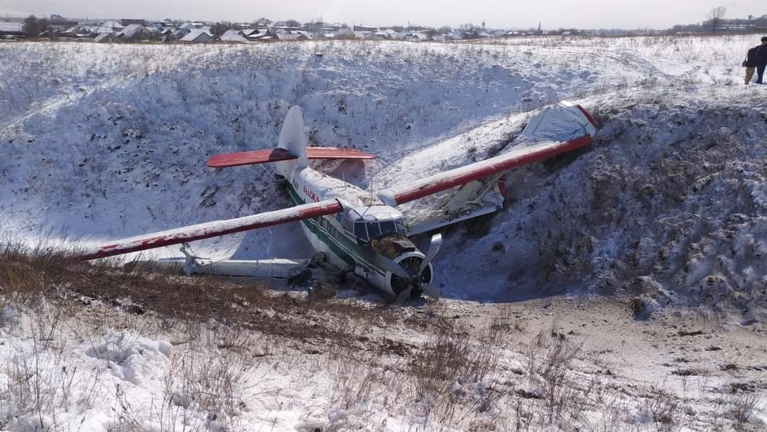 Самолет с медиками на борту вынужденно приземлился под Боралдаем