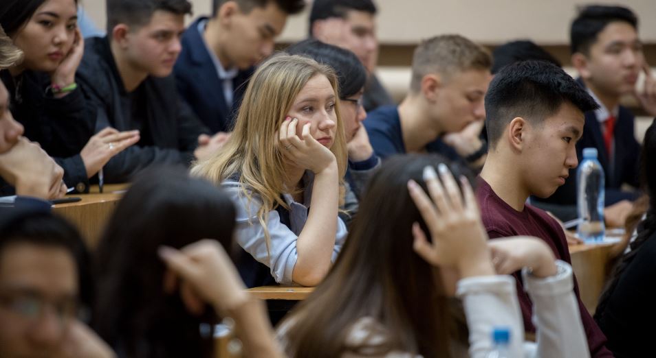 Студентов в Алматинской области перевели на дистанционное обучение