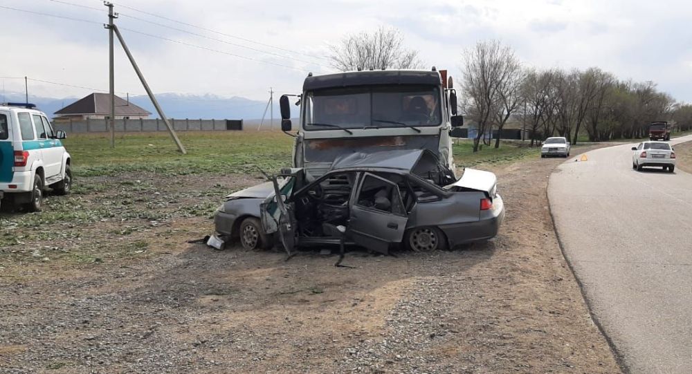 Смертельное ДТП близ станции Шамалган: грузовик протащил авто 10 метров