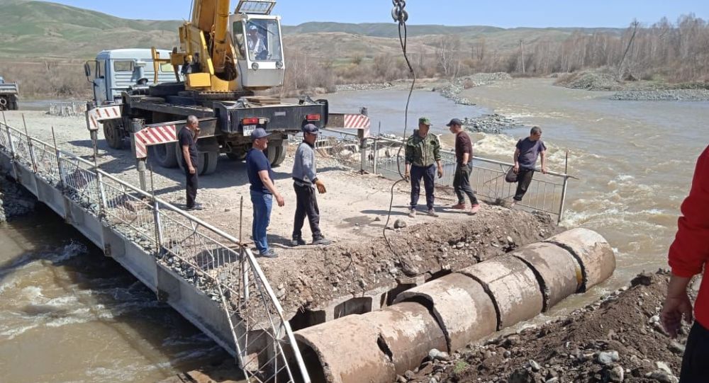 В Алматинской области смыло часть единственного моста через реку Лепсы