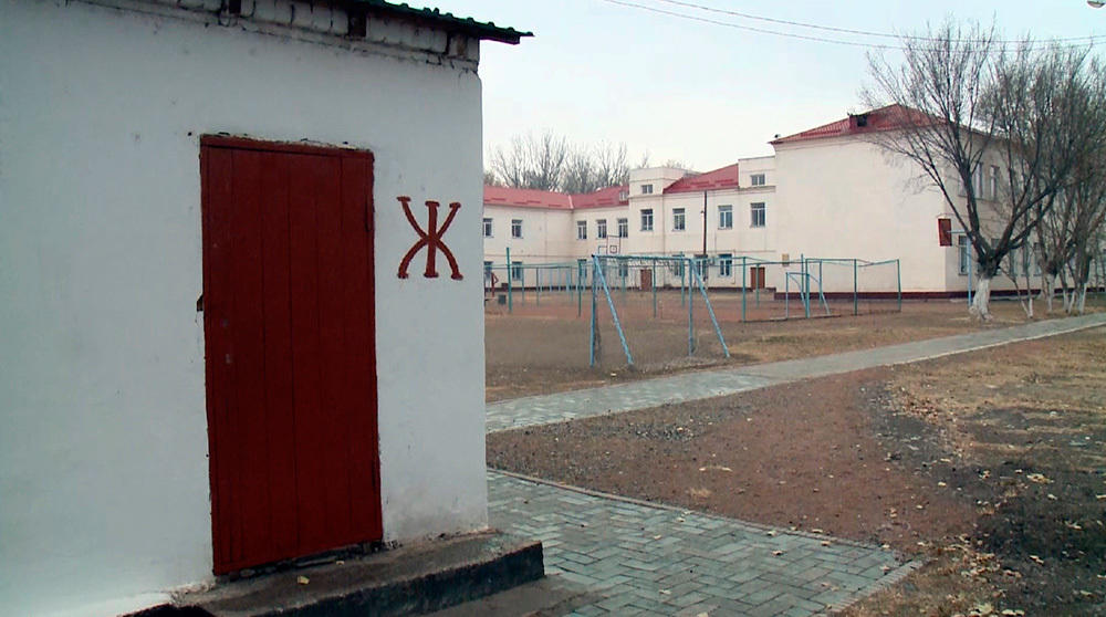Уличные туалеты при школах в Казахстане: сколько их осталось
