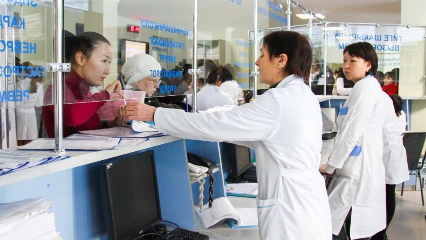 Могут ли казахстанцы получить медуслуги в любой поликлинике бесплатно