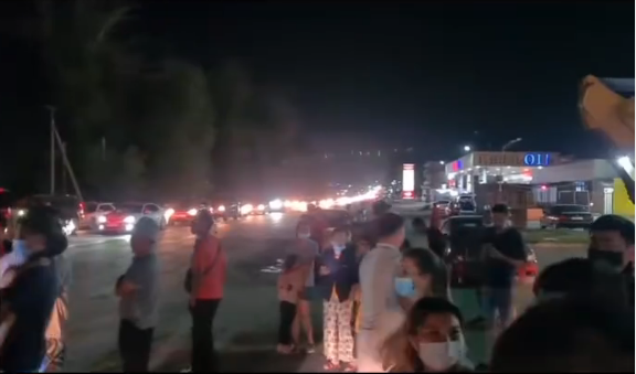 Возмущенные жители перекрыли трассу Алматы-Талгар из-за отсутствия воды