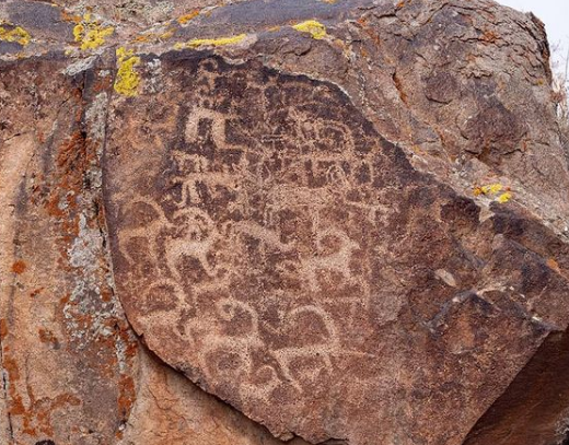 Более 3000 петроглифов найдены в горах Архарлы Алматинской области