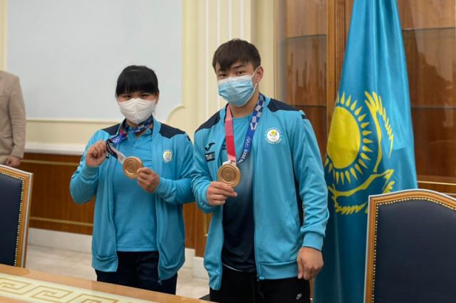 Жетысуских призеров Олимпиады в Токио встретили в аэропорту Алматы