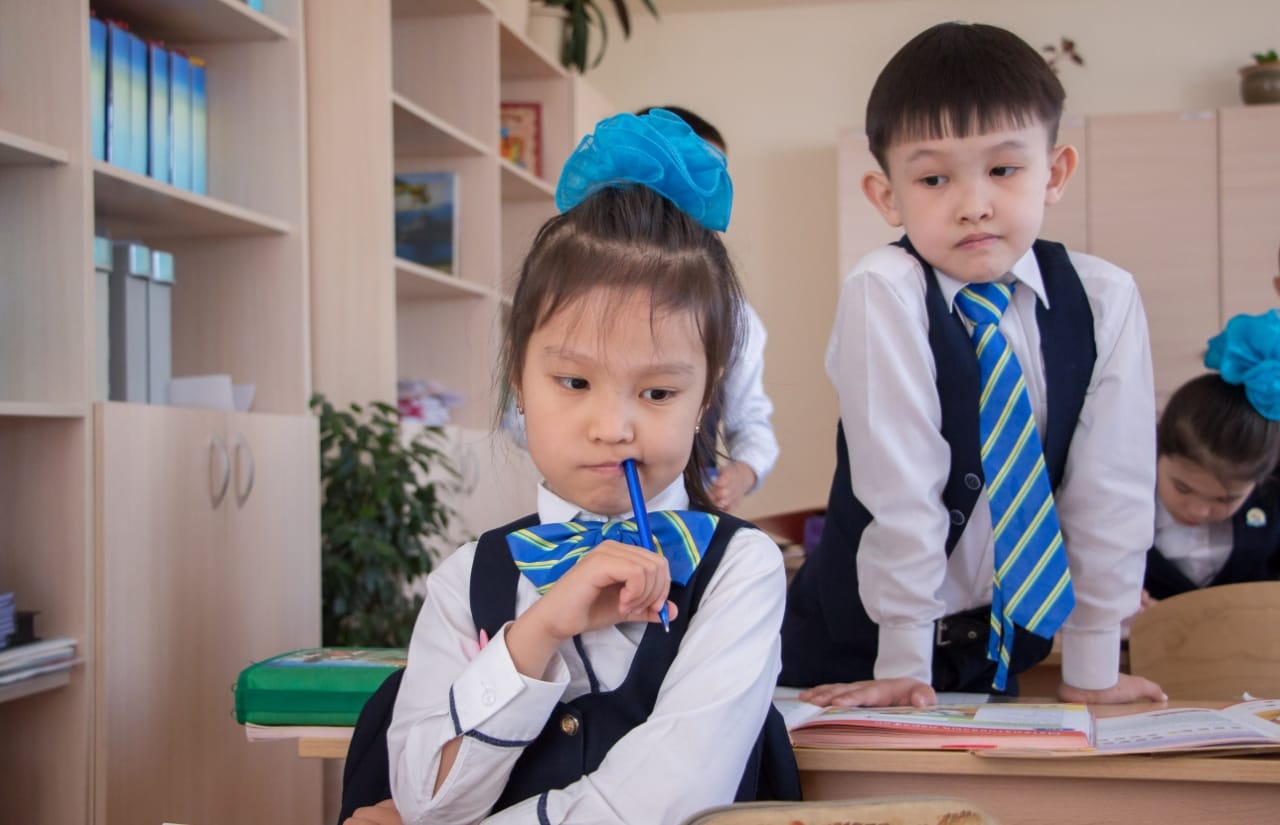 Школы Казахстана возвращаются к традиционному формату обучения с 1 сентября