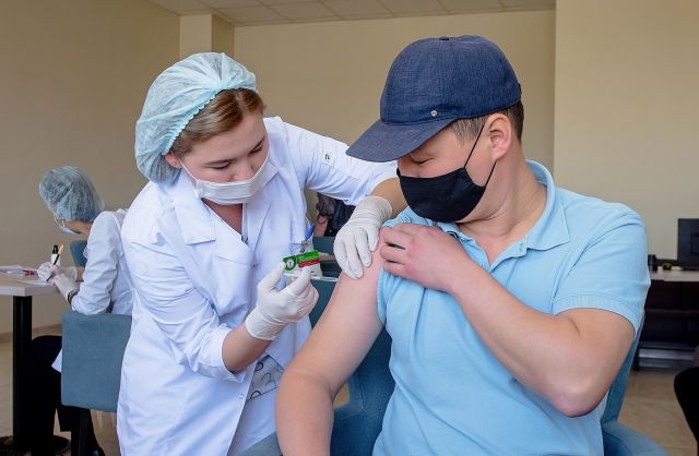 На предприятиях Алматинской области завершается прививочная кампания против COVID-19