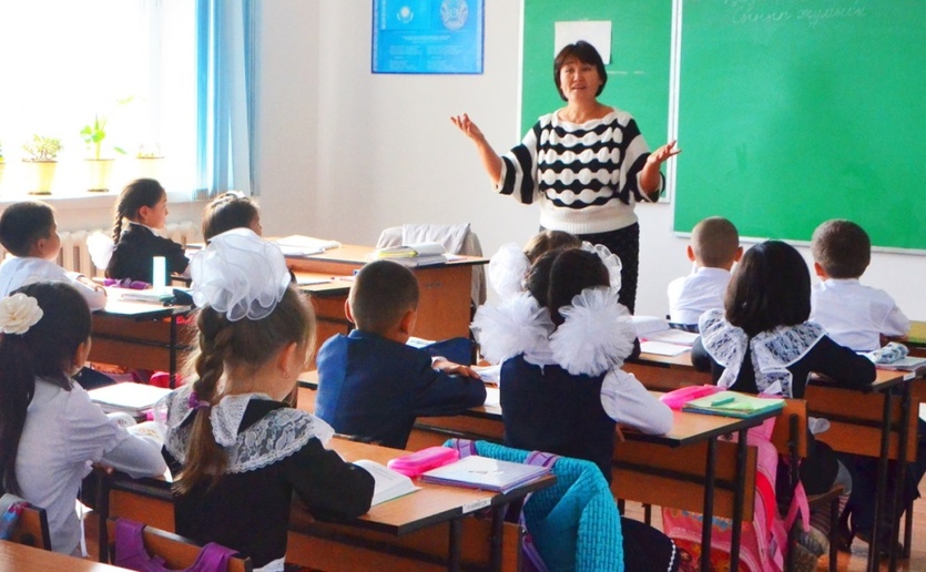 На сколько выросла зарплата учителей в Казахстане за год