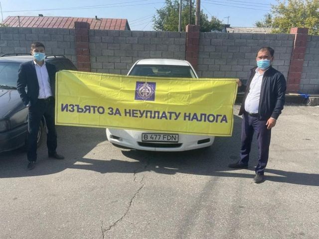 В Талдыкоргане массово конфискуют автомобили за неуплаченные налоги
