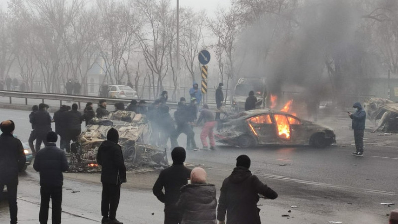 «Намеренно изготавливали прутья» - задержаны мужчины, раздававшие арматуру участникам беспорядков в Алматы