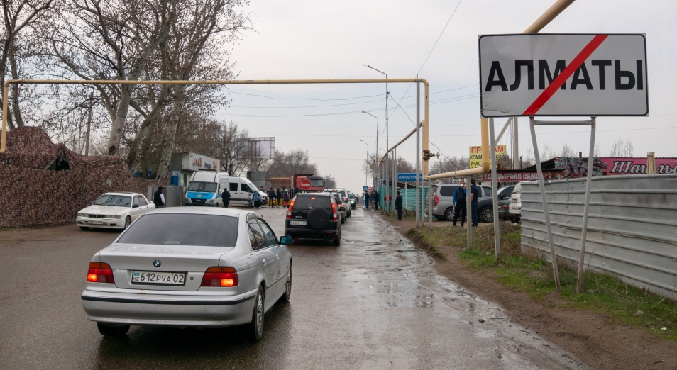 Таксистов на выездах из Алматы будут штрафовать с помощью «Сергек»