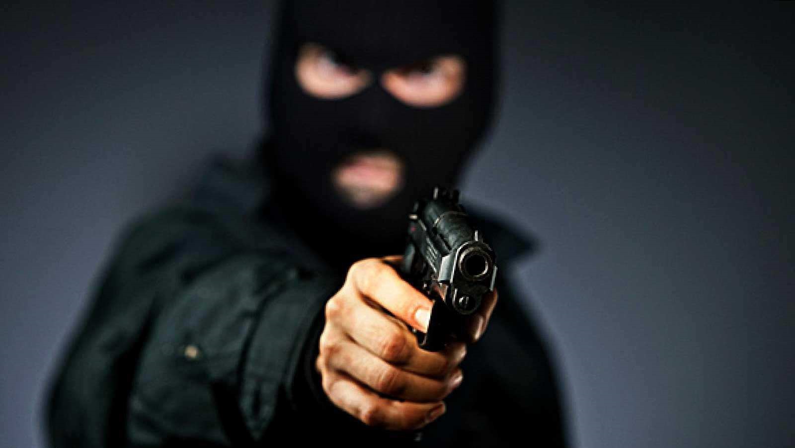 Вооруженный мужчина ограбил АЗС в Талдыкоргане