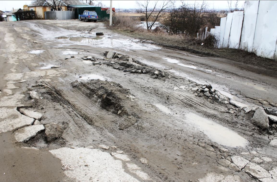 Чиновники Жамбылского района пообещали отремонтировать дороги и не сделали это