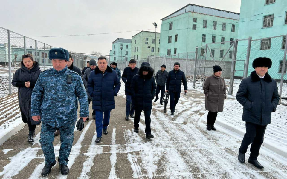 Сотрудников акимата Алматинской области погрузили в мир заключенных