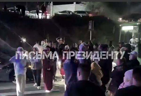 Жители Каскелена перекрыли улицу после отключения света