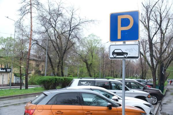 Впервые за 10 лет: в Алматы хотят повысить тарифы на платные парковки