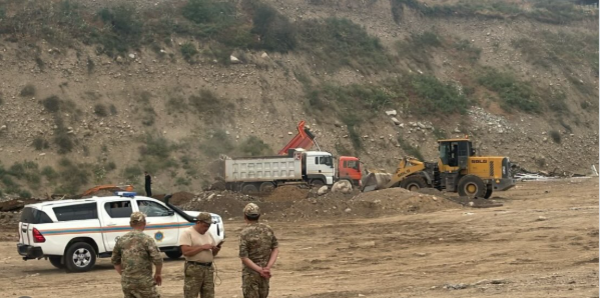 В Карасайском районе после обвала грунта у карьера готовят к переселению местных жителей