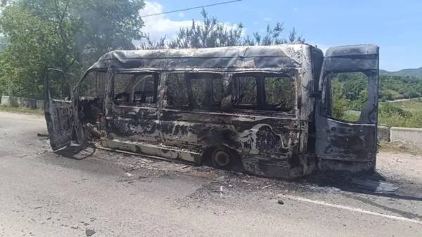Возгорание микроавтобуса в Бескайнаре: пожар ликвидирован, пострадавших нет