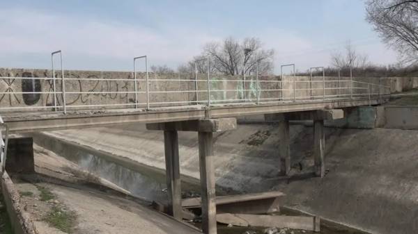 «Победа со вкусом поражения»: как в Енбекшиказахском районе перила установили вместо моста