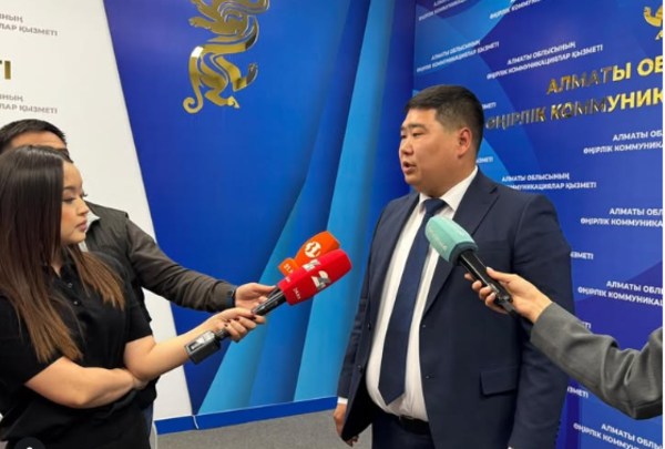 Скандал со школьной формой в Каскелене получил продолжение: к родителям обратился глава управления образования